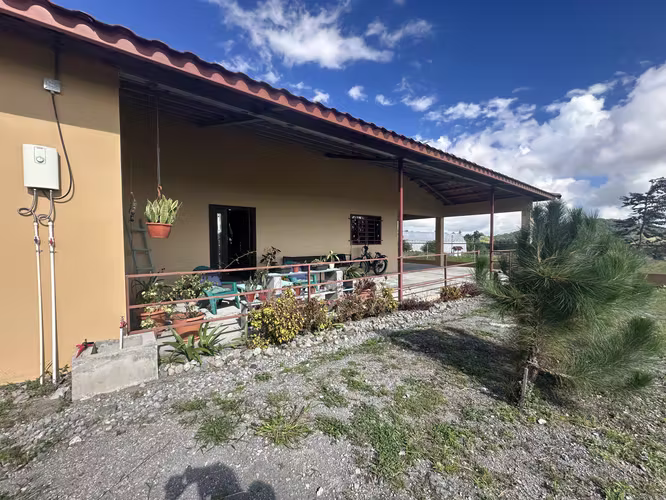 SE ALQUILA CASA CERCADA CON OPCIÓN A COMPRA EN VOLCÁN