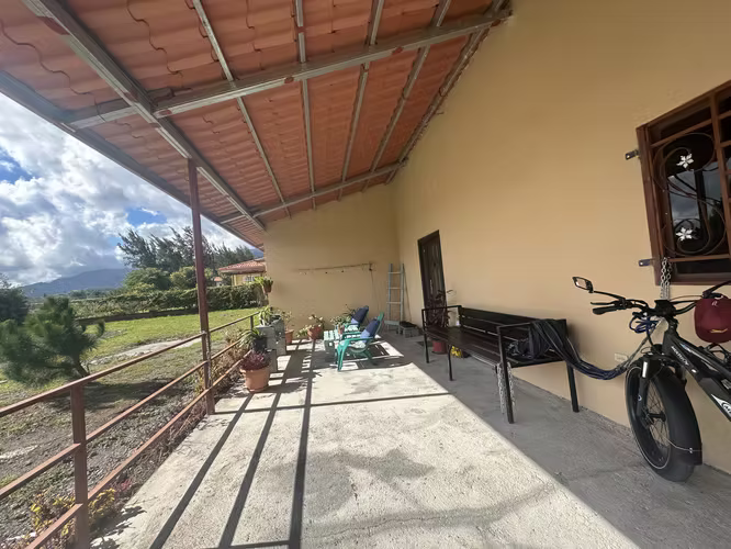 SE ALQUILA CASA CERCADA CON OPCIÓN A COMPRA EN VOLCÁN