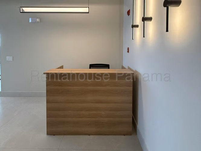 Alquilo oficina AMOBLADA en Costa del Este. MPM 26-7543