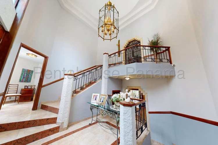 Venta de lujosa casa de 3 niveles, 1167m² en Dos Mares 26JSS2279