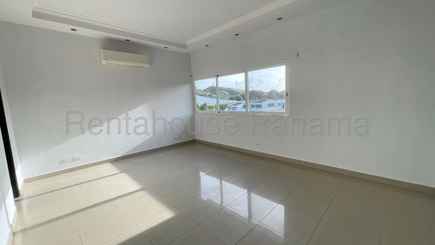 Venta de moderna casa de 421m² dos niveles en Altos de Panamá 26JSS7209