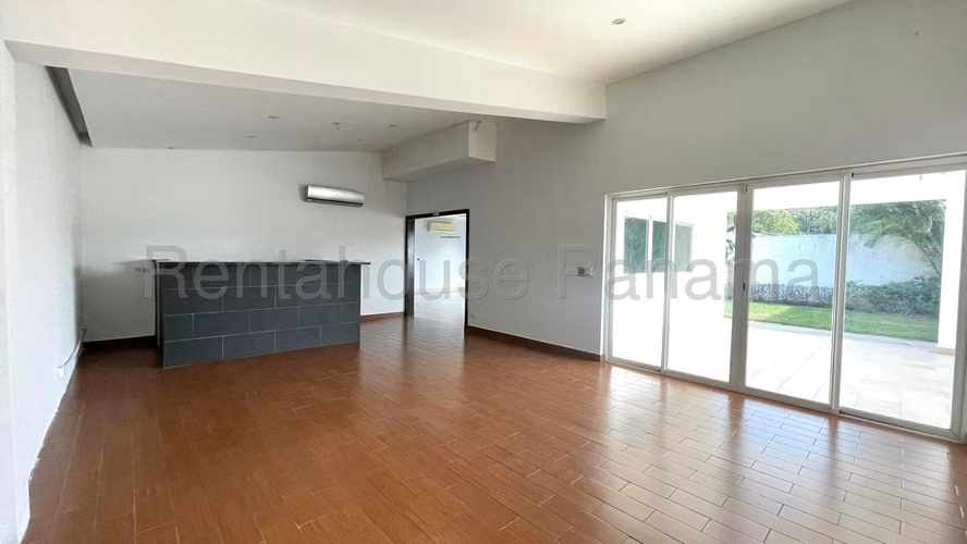 Venta de moderna casa de 421m² dos niveles en Altos de Panamá 26JSS7209