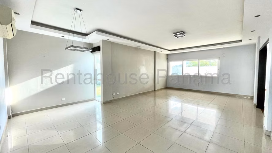 Venta de moderna casa de 421m² dos niveles en Altos de Panamá 26JSS7209