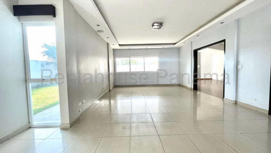 Venta de moderna casa de 421m² dos niveles en Altos de Panamá 26JSS7209