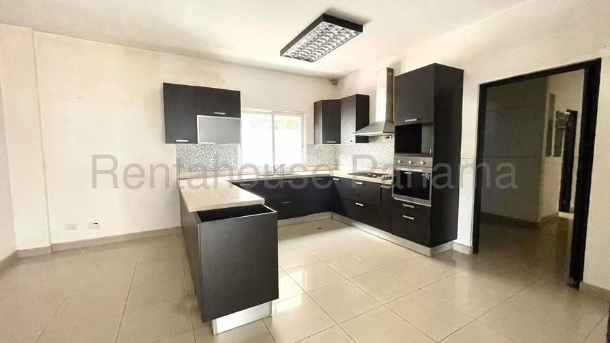 Venta de moderna casa de 421m² dos niveles en Altos de Panamá 26JSS7209