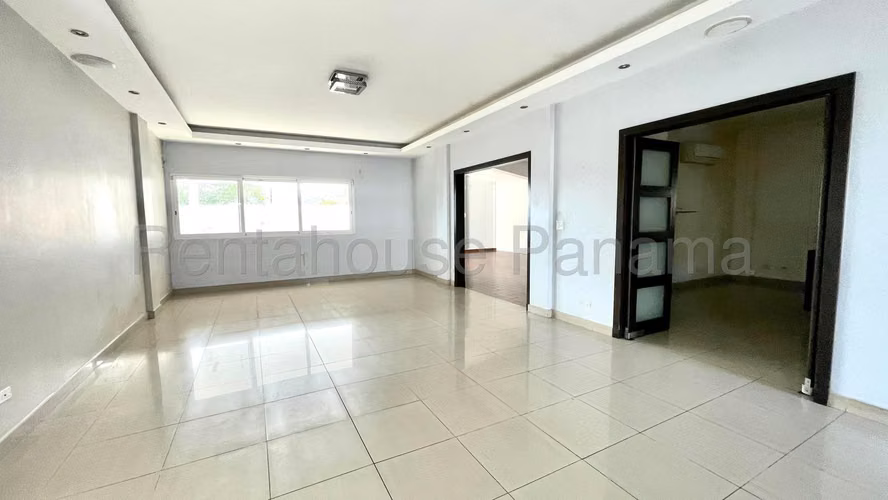 Venta de moderna casa de 421m² dos niveles en Altos de Panamá 26JSS7209