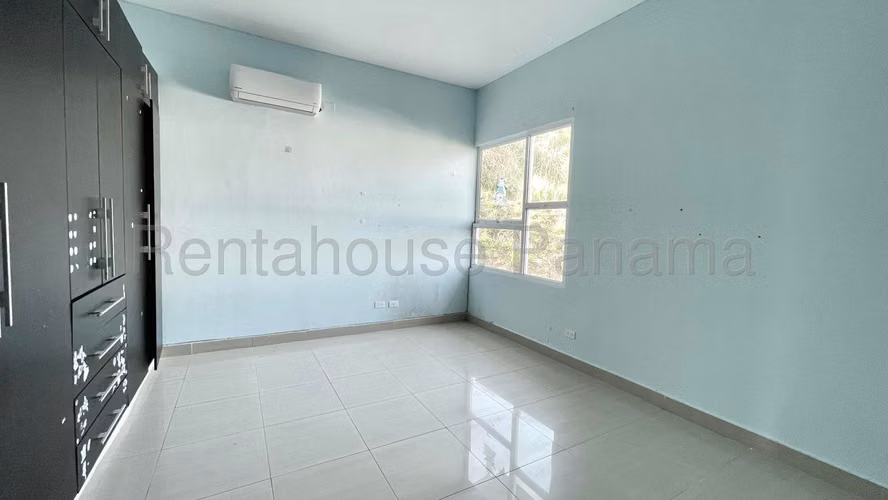 Venta de moderna casa de 421m² dos niveles en Altos de Panamá 26JSS7209