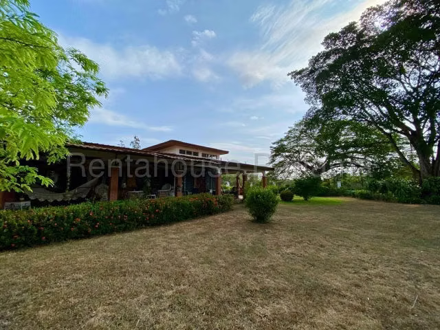 SE VENDE!!! Casa en Las Tablas