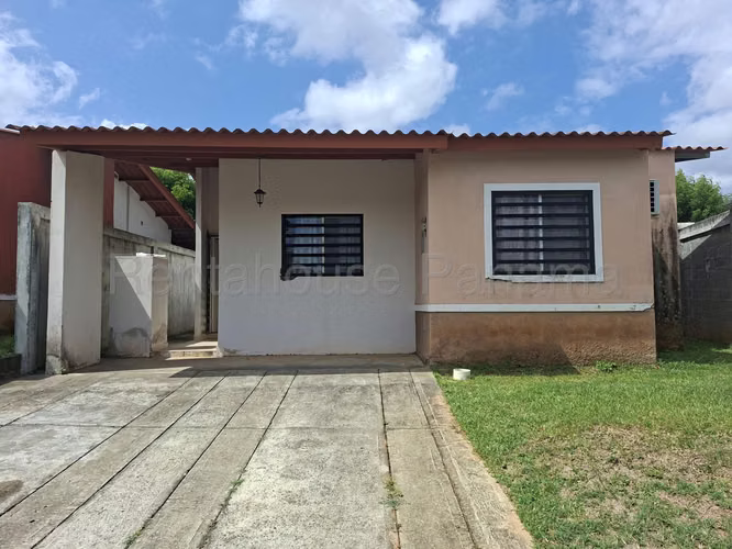Casa En Alquiler En Arboledas La Chorrera ABS