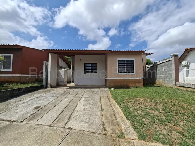 Casa En Alquiler En Arboledas La Chorrera ABS