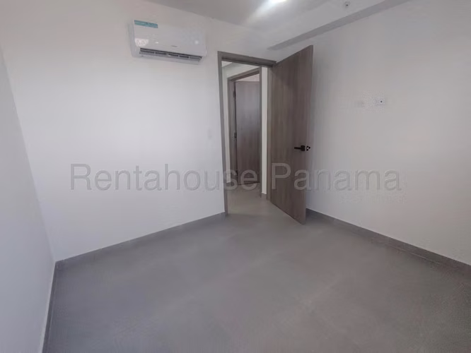 Se Alquila Apartamento en Via España MDV26-7566