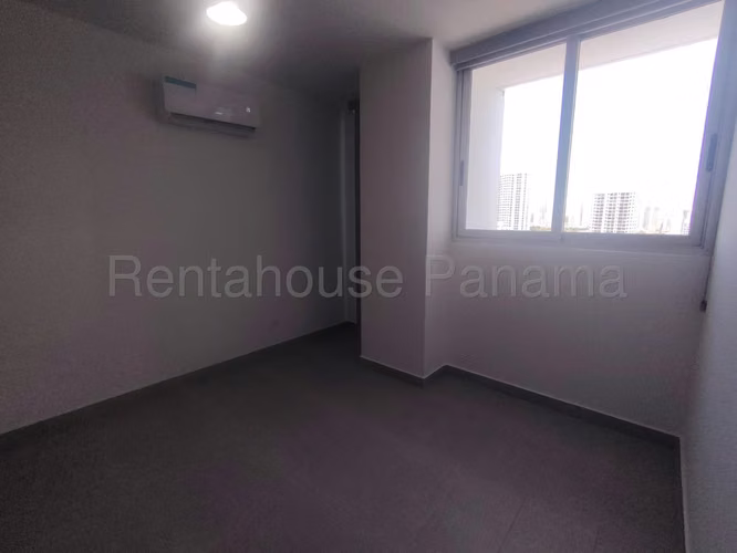 Se Alquila Apartamento en Via España MDV26-7566