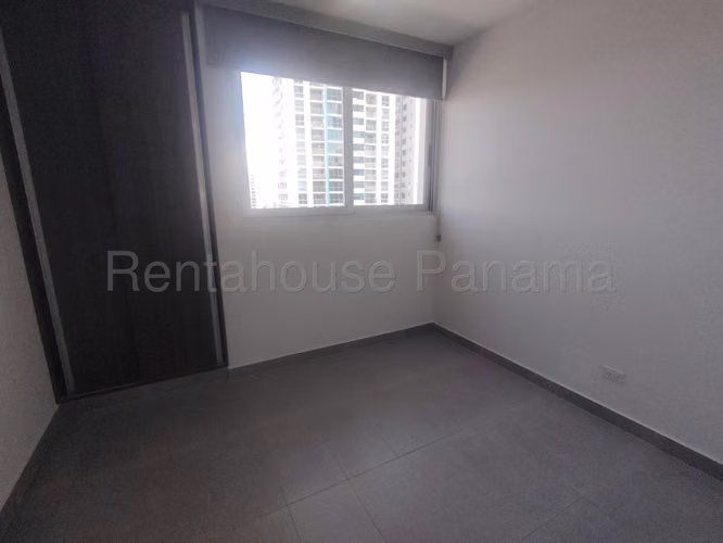 Se Alquila Apartamento en Via España MDV26-7566
