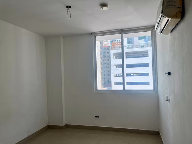 Banco vende apartamento en PH GREEN PARK, Condado del Rey (d)
