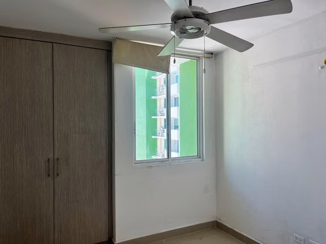 Banco vende apartamento en PH GREEN PARK, Condado del Rey (d)