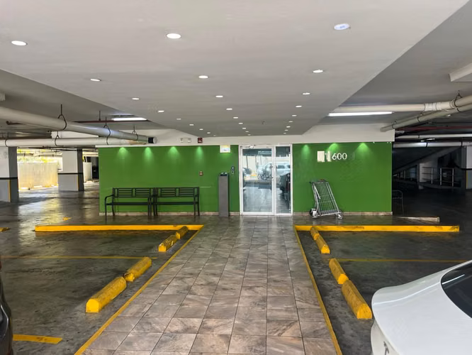 Banco vende apartamento en PH GREEN PARK, Condado del Rey (d)