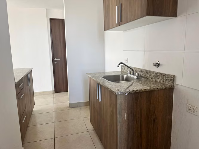 Banco vende apartamento en PH VISTA DEL ROCÍO, Las Cumbres (d)