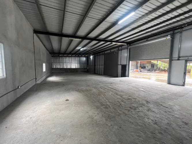 Warehouse for rent in Las Mañanitas, inside an industrial park, 600m²