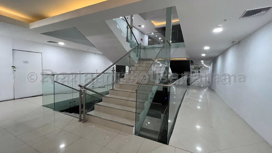 Local Comercial En Alquiler En Vía España ABS