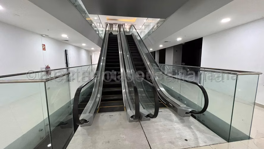 Local Comercial En Alquiler En Vía España ABS