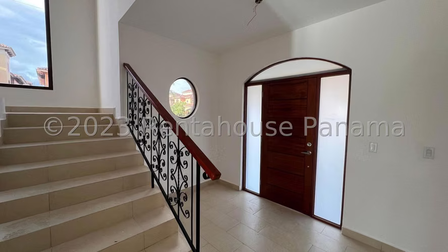 Vendo Casa de 352 m² en PH El Doral, Costa Sur 26-6911GG