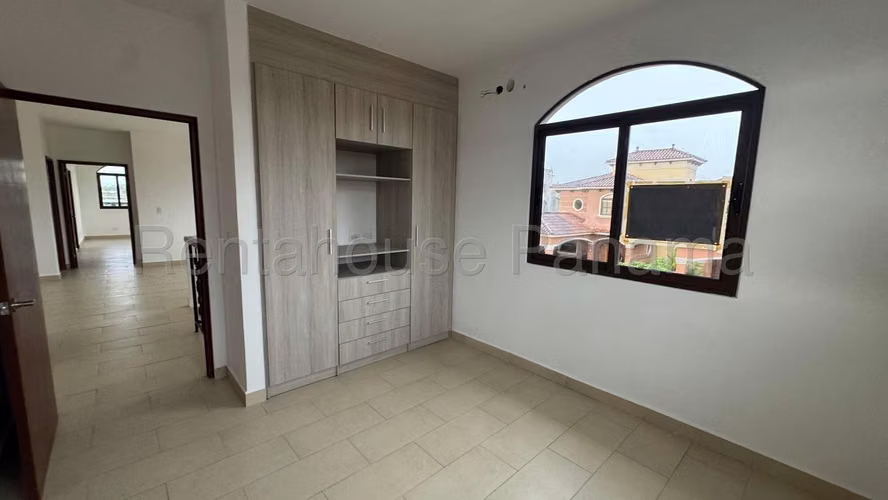 Vendo Casa de 352 m² en PH El Doral, Costa Sur 26-6911GG