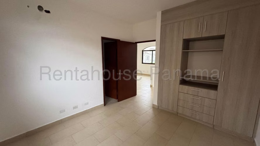 Vendo Casa de 352 m² en PH El Doral, Costa Sur 26-6911GG