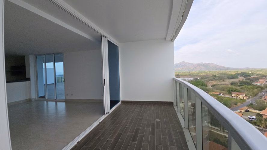 Sale of Apartment in Ocean Waves Nueva Gorgona