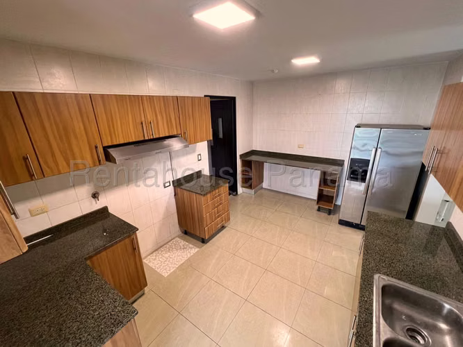 Se Alquila Apartamento en Villa de las Fuentes