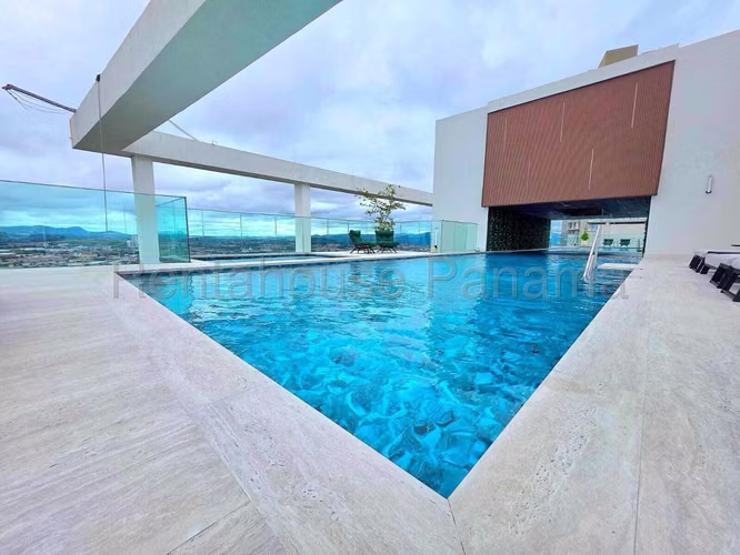 Vendo Apartamento de 251 m² en PH The Ivy, Santa María 26-6878GG