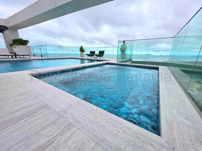 Vendo Apartamento de 251 m² en PH The Ivy, Santa María 26-6878GG