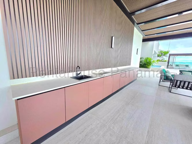 Vendo Apartamento de 251 m² en PH The Ivy, Santa María 26-6878GG