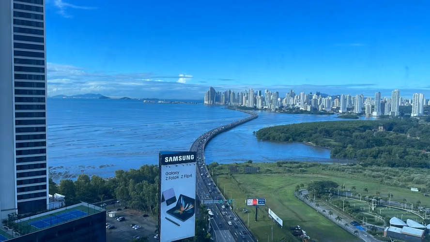 Alquilo apartamento Linea blanca en Costa del Este - PH REGENT