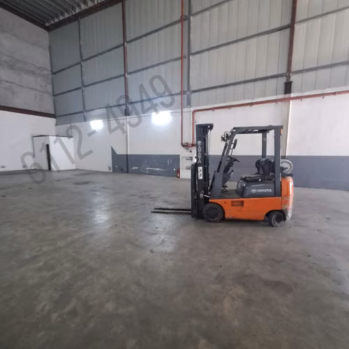 GALERA EN VENTA DOBLE ALTURA– VÍA TOCUMEN | Luz Trifásica