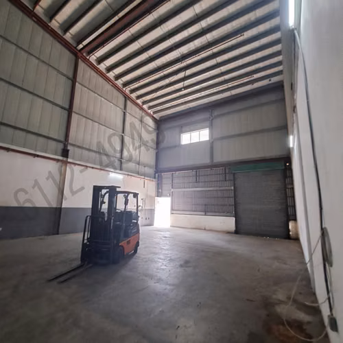 GALERA EN VENTA DOBLE ALTURA– VÍA TOCUMEN | Luz Trifásica