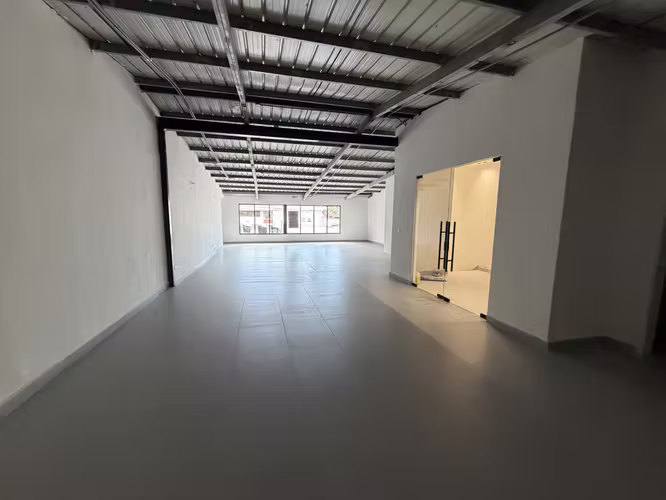 Local comercial en Marbella, 275m2 - Imagen 8