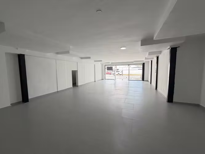 Local comercial en Marbella, 200m2, planta baja - Imagen 2