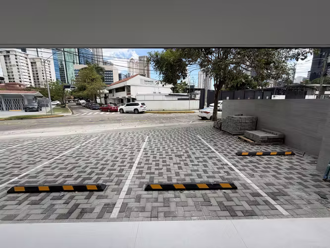 Local comercial en Marbella, 200m2, planta baja - Imagen 4