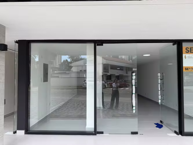 Local comercial en Marbella, 175m2, planta baja