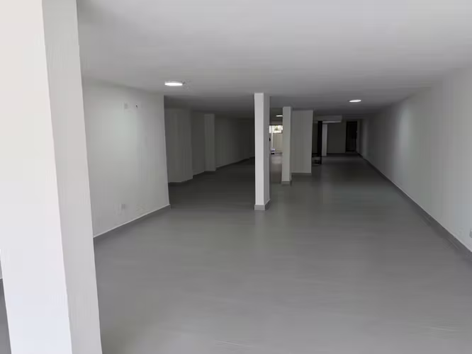 Local comercial en Marbella, 175m2, planta baja