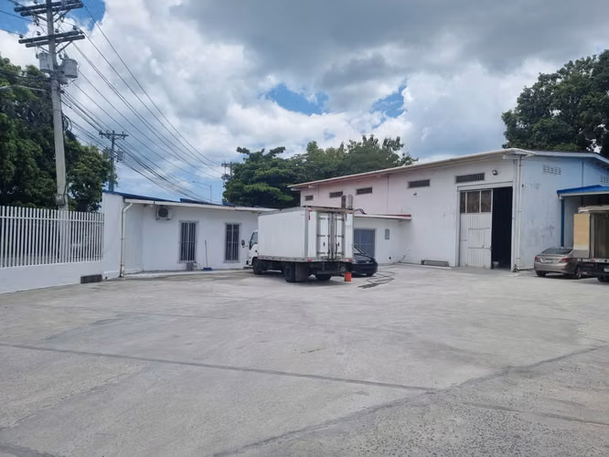 Alquiler de Galera con Oficina en Juan Diaz, Metropark, 410m²