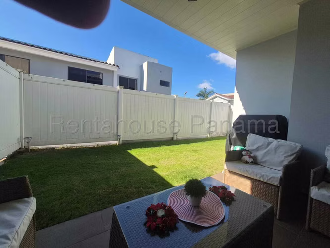 Casa En Venta En Brisas Del Golf SYH