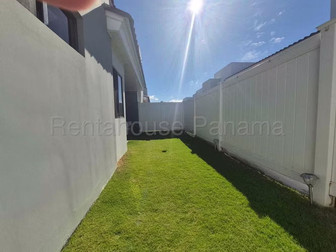 Casa En Venta En Brisas Del Golf SYH