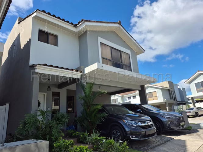 Casa En Venta En Brisas Del Golf SYH