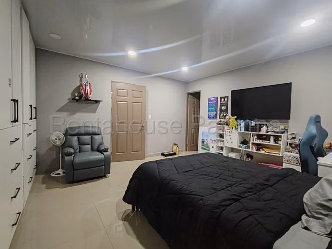 Casa En Venta En Río Abajo SYH