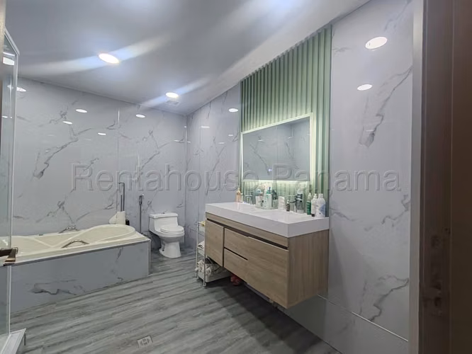 Casa En Venta En Río Abajo SYH