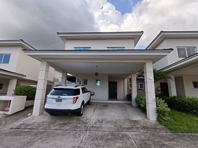 HOUSE FOR SALE IN ALTOS DE PANAMÁ