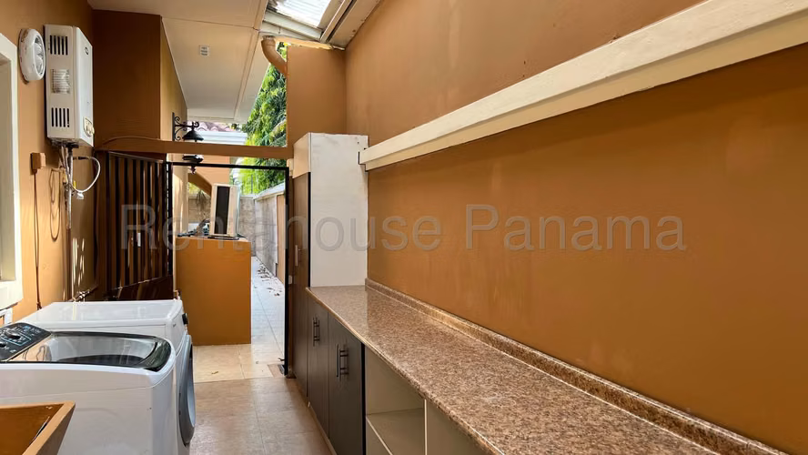 Casa en Alquiler en Costa Sur 26*5958Mfk
