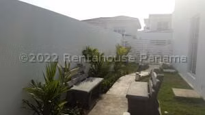 Venta de Casa con 595m2 en Altos de Panama PH Horizontes II 26-7590SR