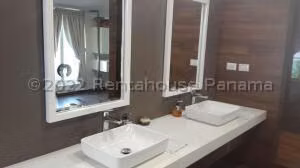 Venta de Casa con 595m2 en Altos de Panama PH Horizontes II 26-7590SR